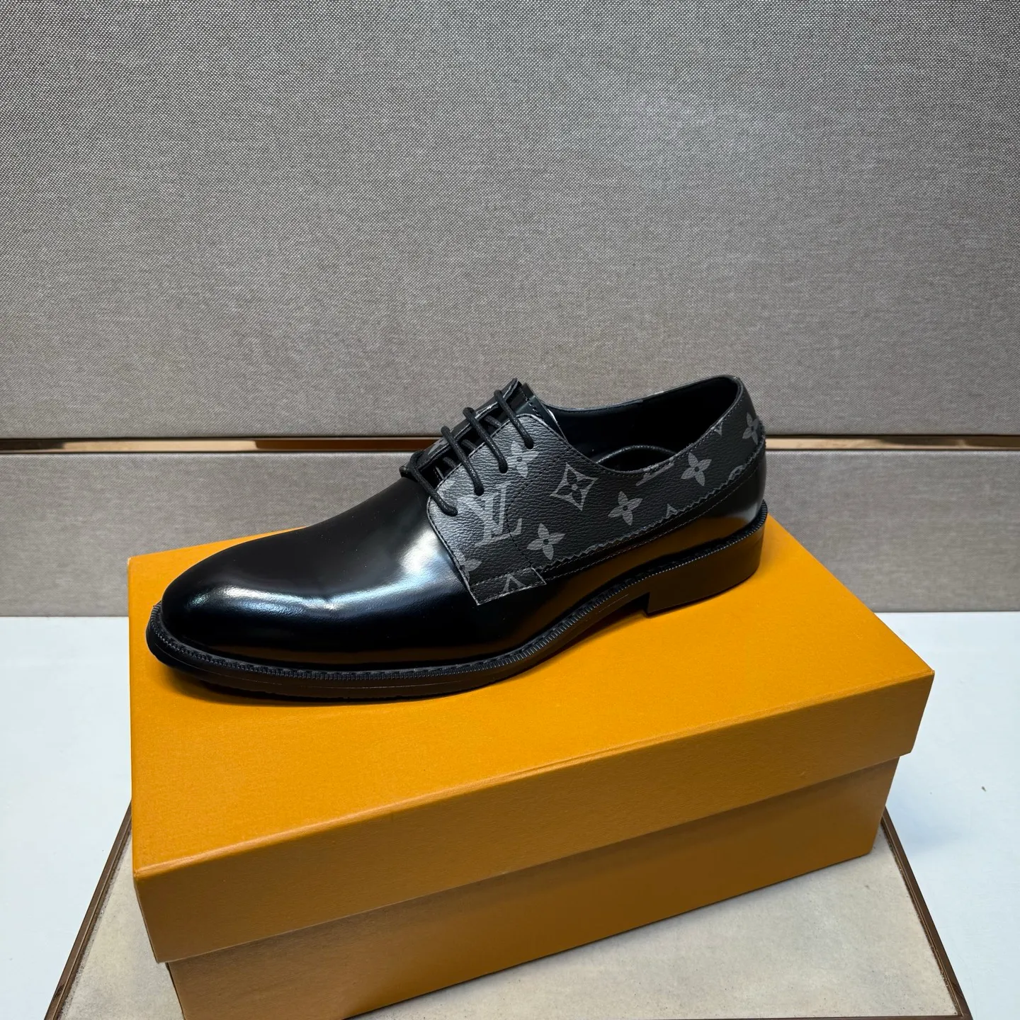 Men's men's shoes 💰pp500 [LV～] Men's casual formal leather shoes 2025z cabinet sales simultaneously 🔶Size: 38-44 #️⃣ 🔷2 colors🔜The upper is made of cowhide stitching ➕Cowhide lining, comfortable and breathable, sole: original comfortable and wear-resistant outsole, ⚠️real thing📱photographed🎬real thing is better📢📢📢
